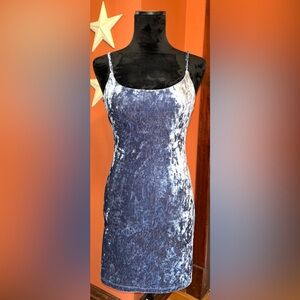 5/$25❌ FINAL CALL❌ NWT-Crushed blue velour slip dress